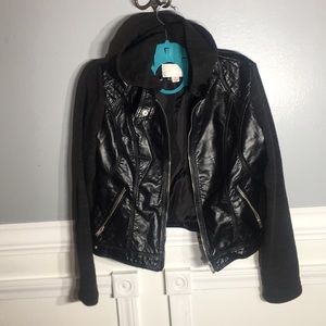 3x$25😍😍😍. Just Bundle!!!!! 
Black jacket